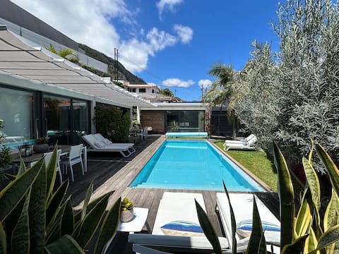 Top Airbnb: Private Pool House •2 Suites •Near Airport & Beach in Machico