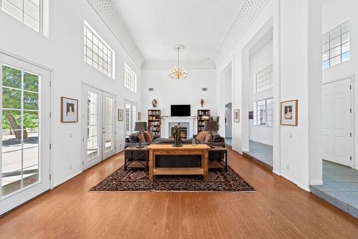 Luxury Vineyard Escape: 45 Minutes from LA gallery image 5