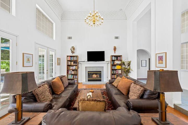 Luxury Vineyard Escape: 45 Minutes from LA gallery image 2