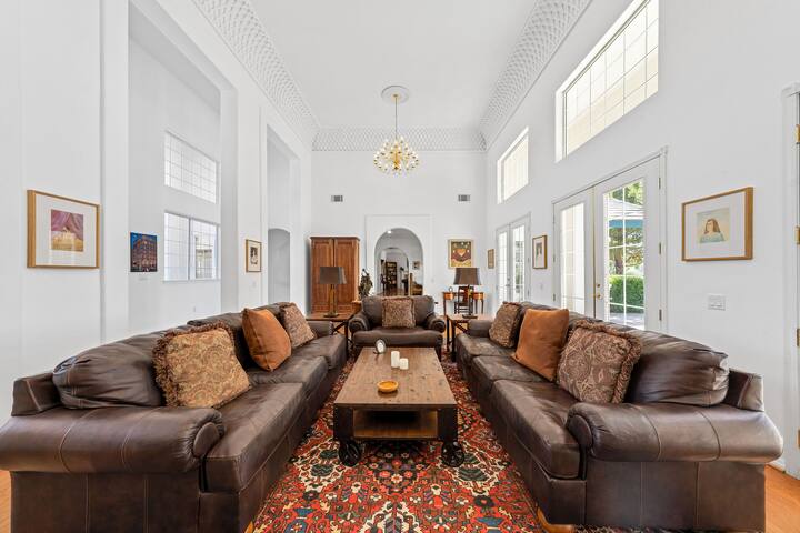 Luxury Vineyard Escape: 45 Minutes from LA gallery image 3