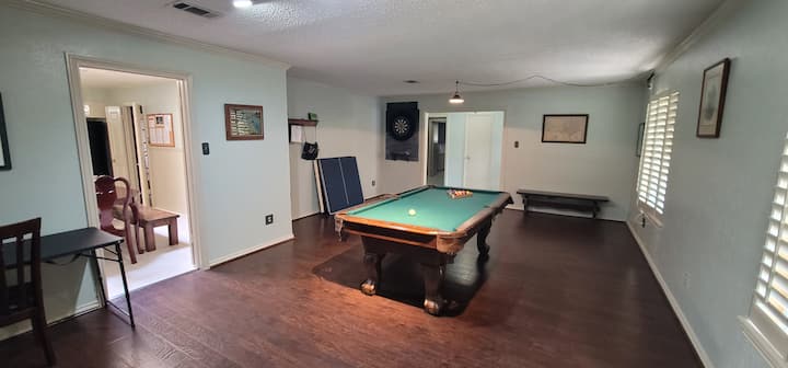 Brook's Retreat: Swimming! Game Room! Staycation! - Houses for