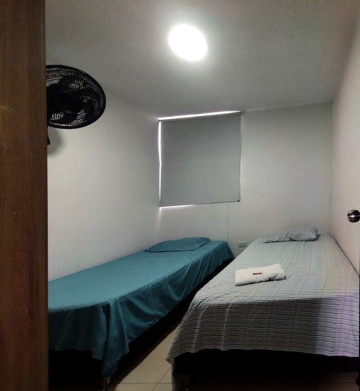 Chambre auxiliaire

2 lits simple
Ventilateur 
Closet