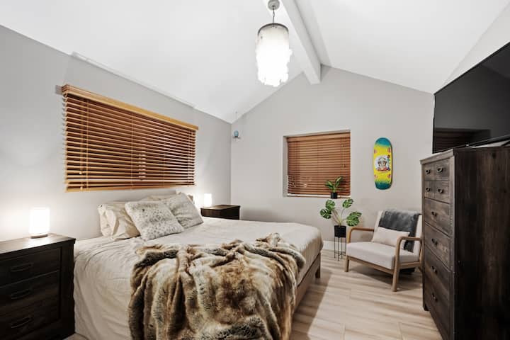 Დაიტვირთეთ ძირითად საძინებელში.