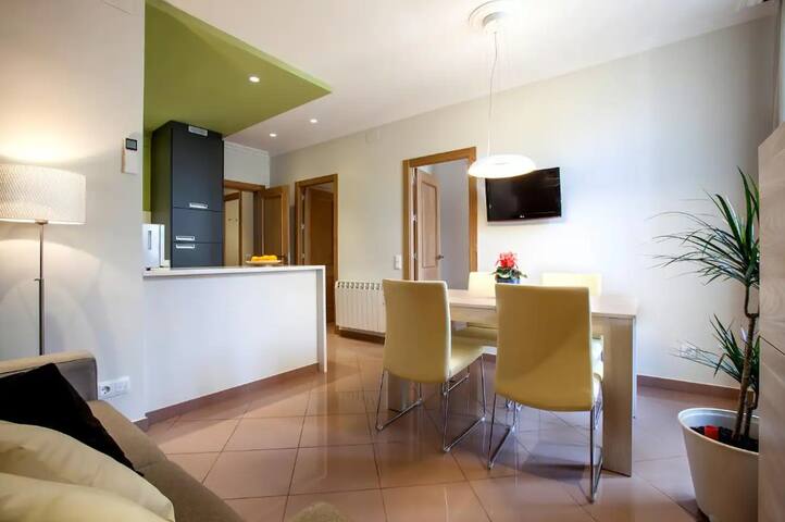 GroupFlat 3 nice apartments in El Born, Old Town! gallery image 3