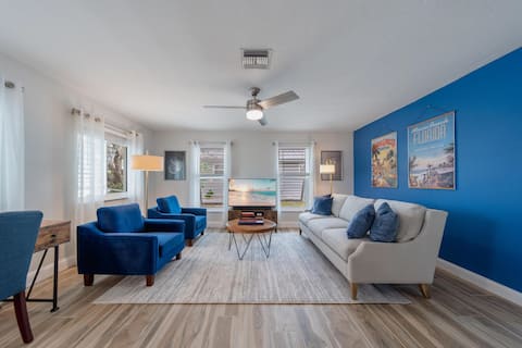 Top Airbnb: Historic District Charmer-Walk to Town and Harbor in Punta Gorda