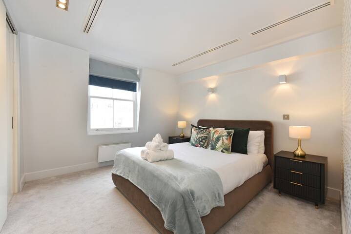 Amazing Mayfair 2 Bed 2 Bath £3 million AC Terrace gallery image 5