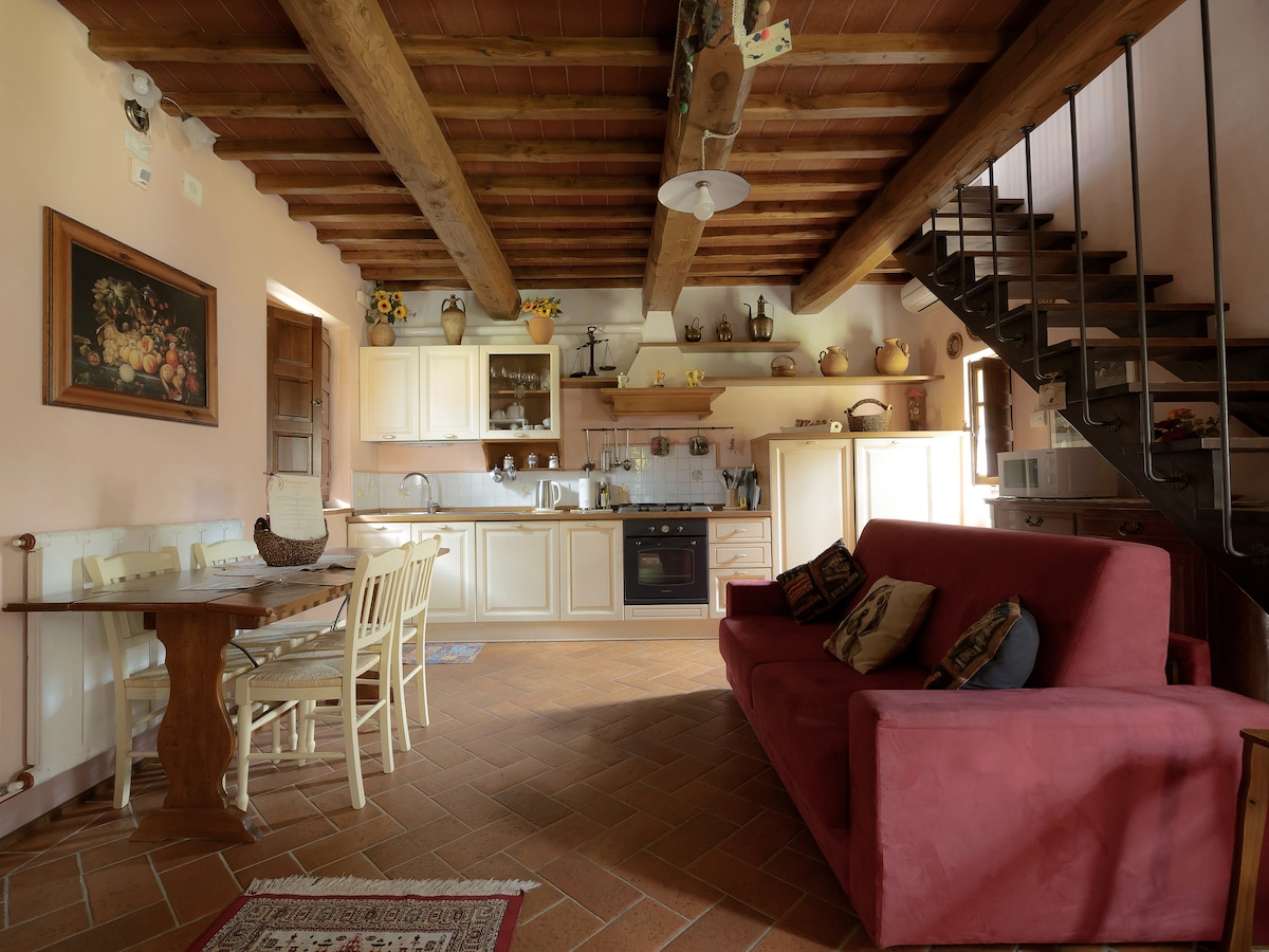 Popular Airbnb listing: Villa Piandarca - Tuscany - WIFI - private pool in Terranuova Bracciolini