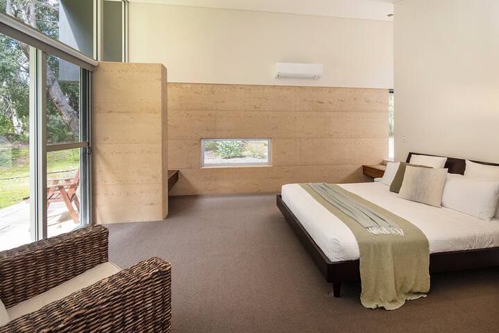 Selador- Couples Bush Retreat & Close To Town gallery image 3