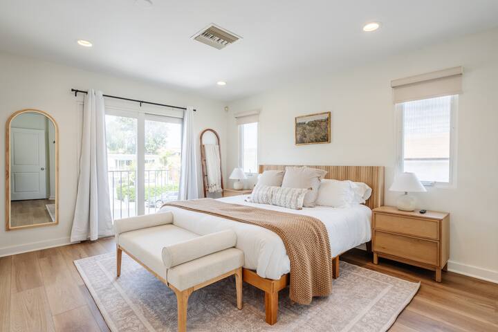 Dual Home Retreat | Sleep 16 | Prime PB Location gallery image 4