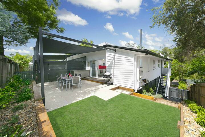 Milton Mews Red Townhouse – Auchenflower, pets