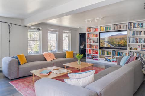 Stylish 8-bed Farmhouse nr Hiking/Skiing/Brewery