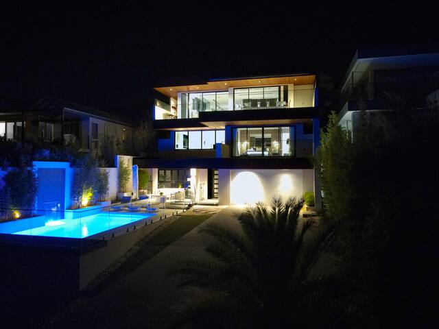 Deja View – Exquisite Views , Heated Pool*, Luxury gallery image 5