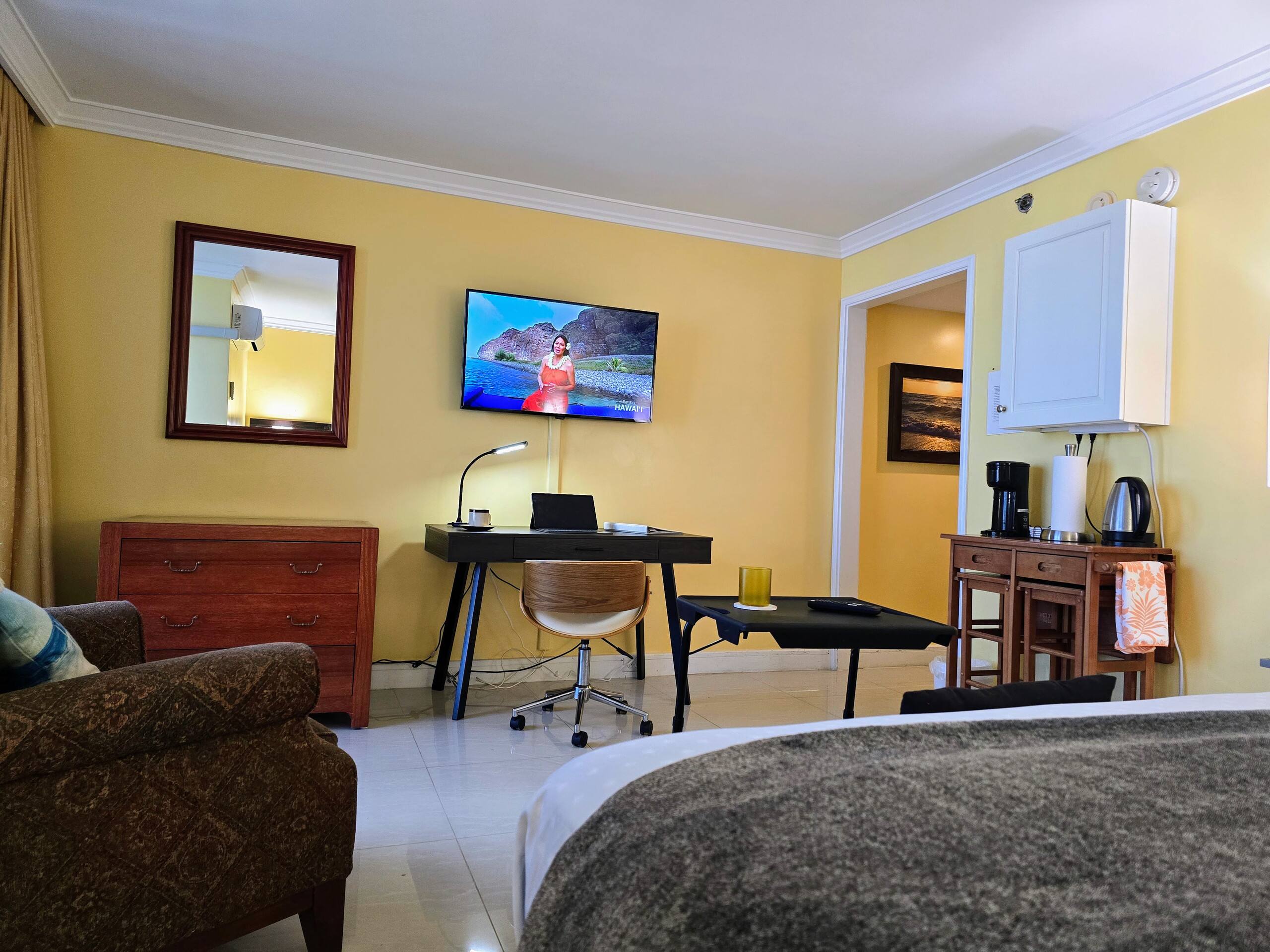 Affordable Luxury in Waikiki - Image 4