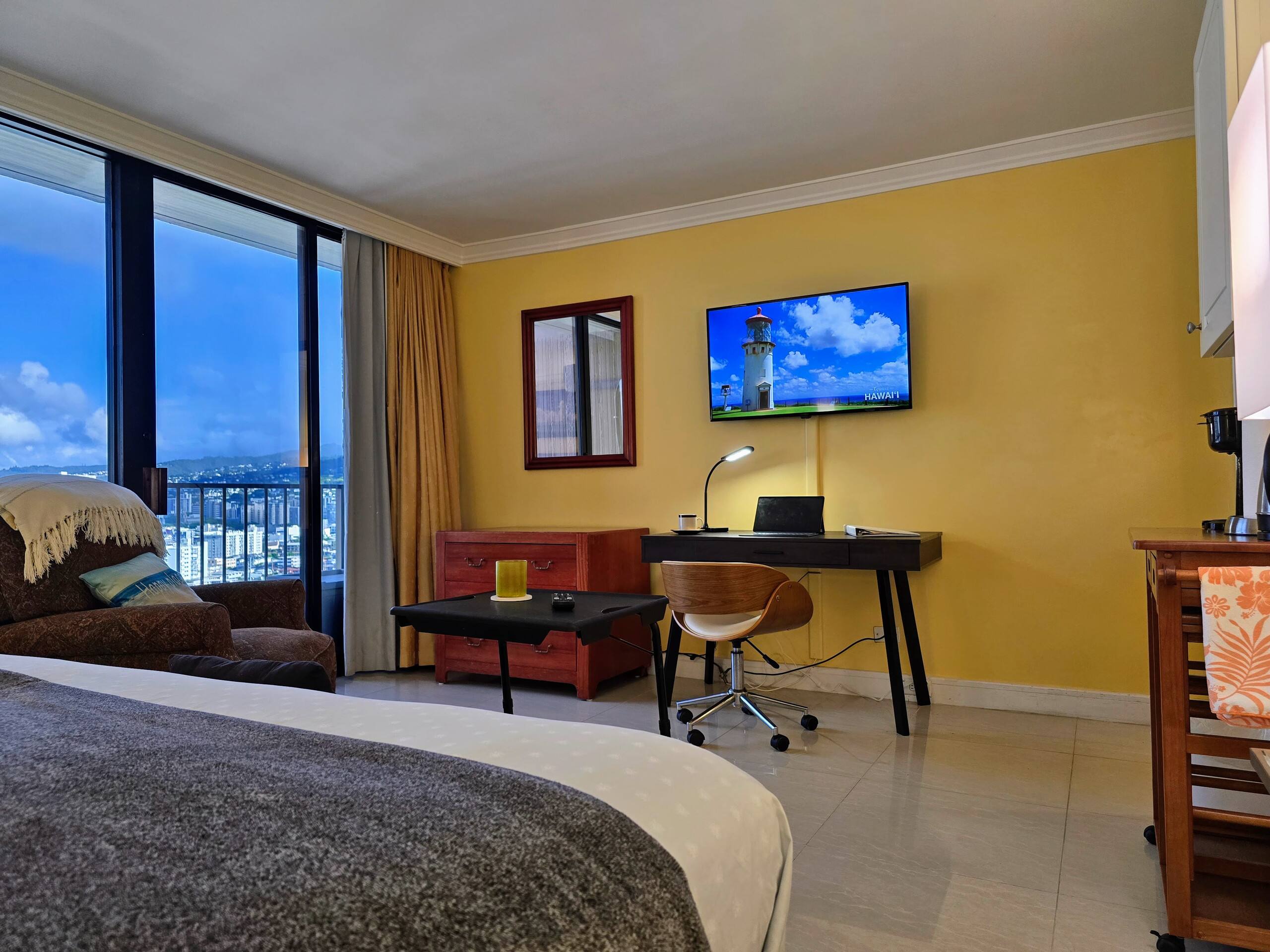 Affordable Luxury in Waikiki - Image 3