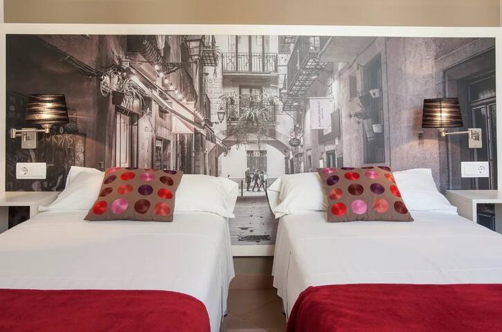 Cute Apartment for 4 people right in El Born gallery image 5