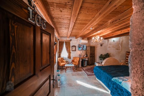 Zeus Cave Suites  106 DELUXE STONE ROOM