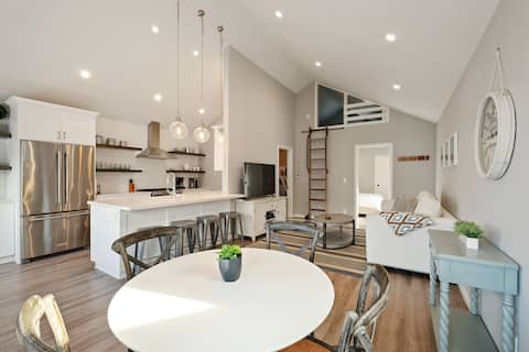 Popular Airbnb listing: Charming Coastal Beach Cottage! in Newport Beach
