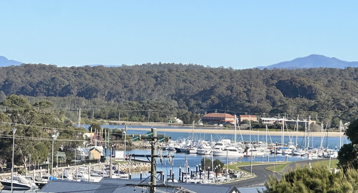 Top Airbnb: Scarlets - Views, in Town & Pet friendly in Bermagui