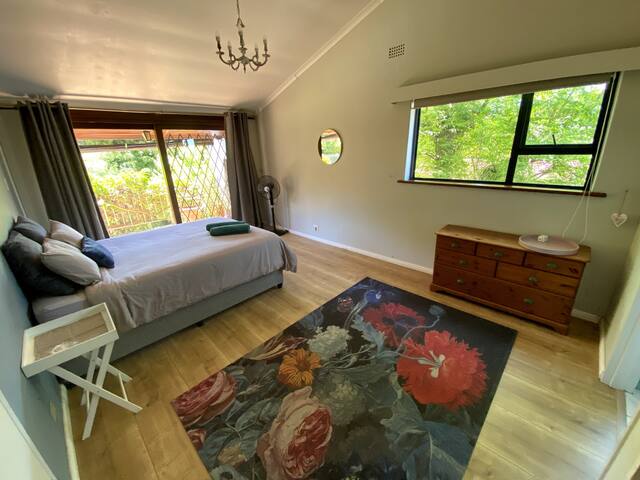 Charming family-friendly home in Somerset West gallery image 4