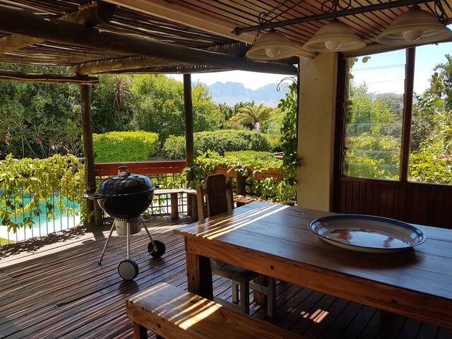 Charming family-friendly home in Somerset West gallery image 3