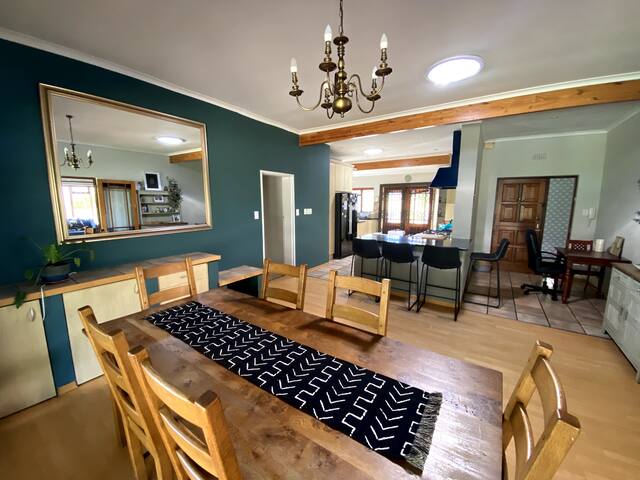 Charming family-friendly home in Somerset West gallery image 2