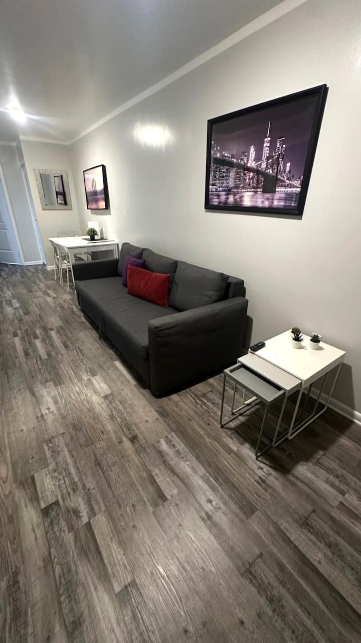 Spacious 2br Near Nyc | 30 Min To Manhattan - Secaucus, NJ
