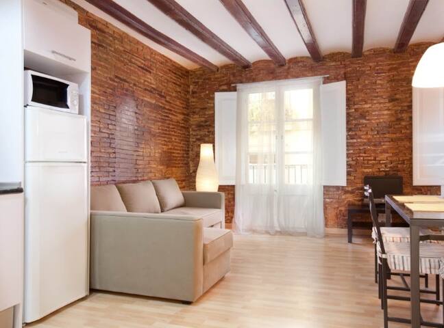 Great 2-Bedr flat close to Las Ramblas city center