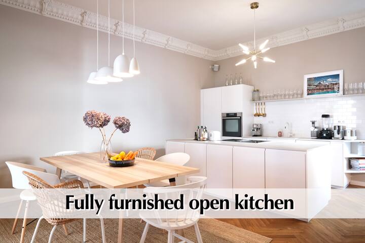 3BR Altbau Apartment in a quiet city location gallery image 4