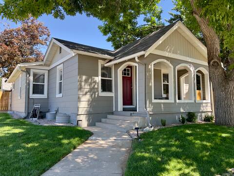 Gorgeous, renovated 1930s bungalow in Englewood!