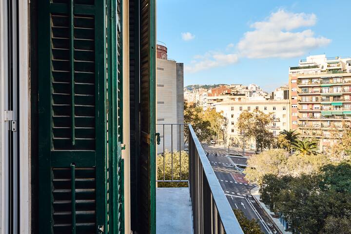 Autentic Monumental 42 gallery image 3