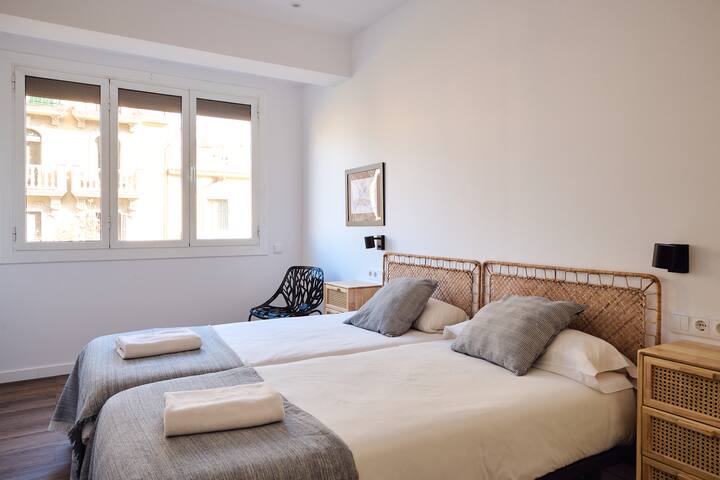 Autentic Monumental 42 gallery image 5