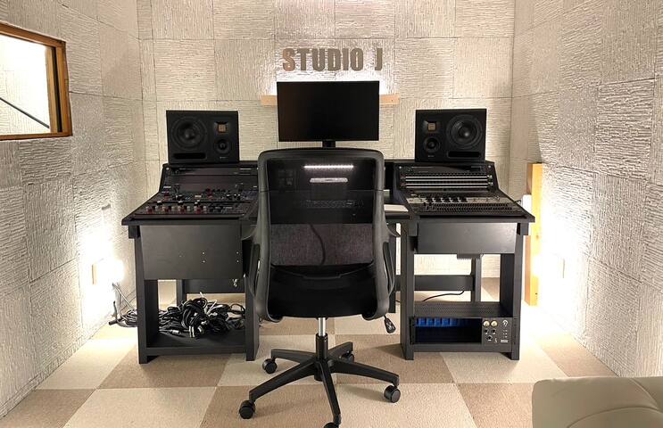 Private house in Tokyo with Recording Studio gallery image 2