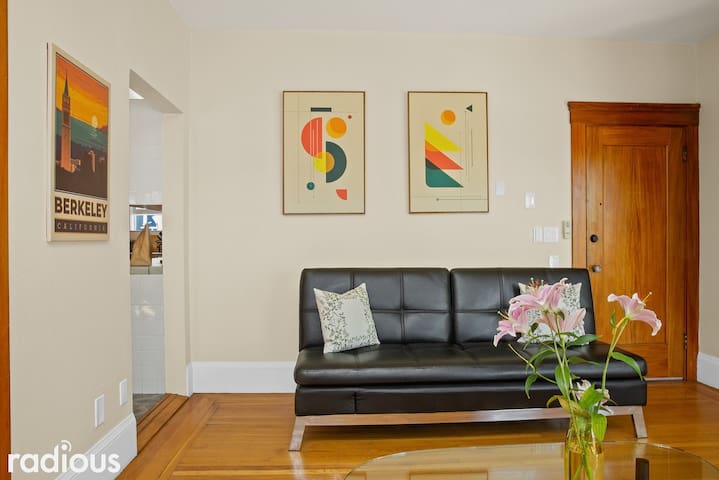 Berkeley’s BEST Family Home & Neighborhood Walk to gallery image 5