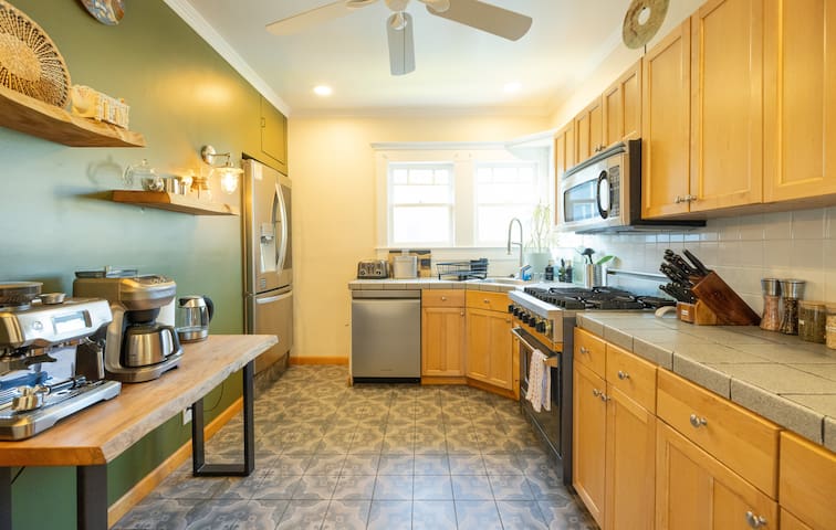 Berkeley’s BEST Family Home & Neighborhood Walk to gallery image 3