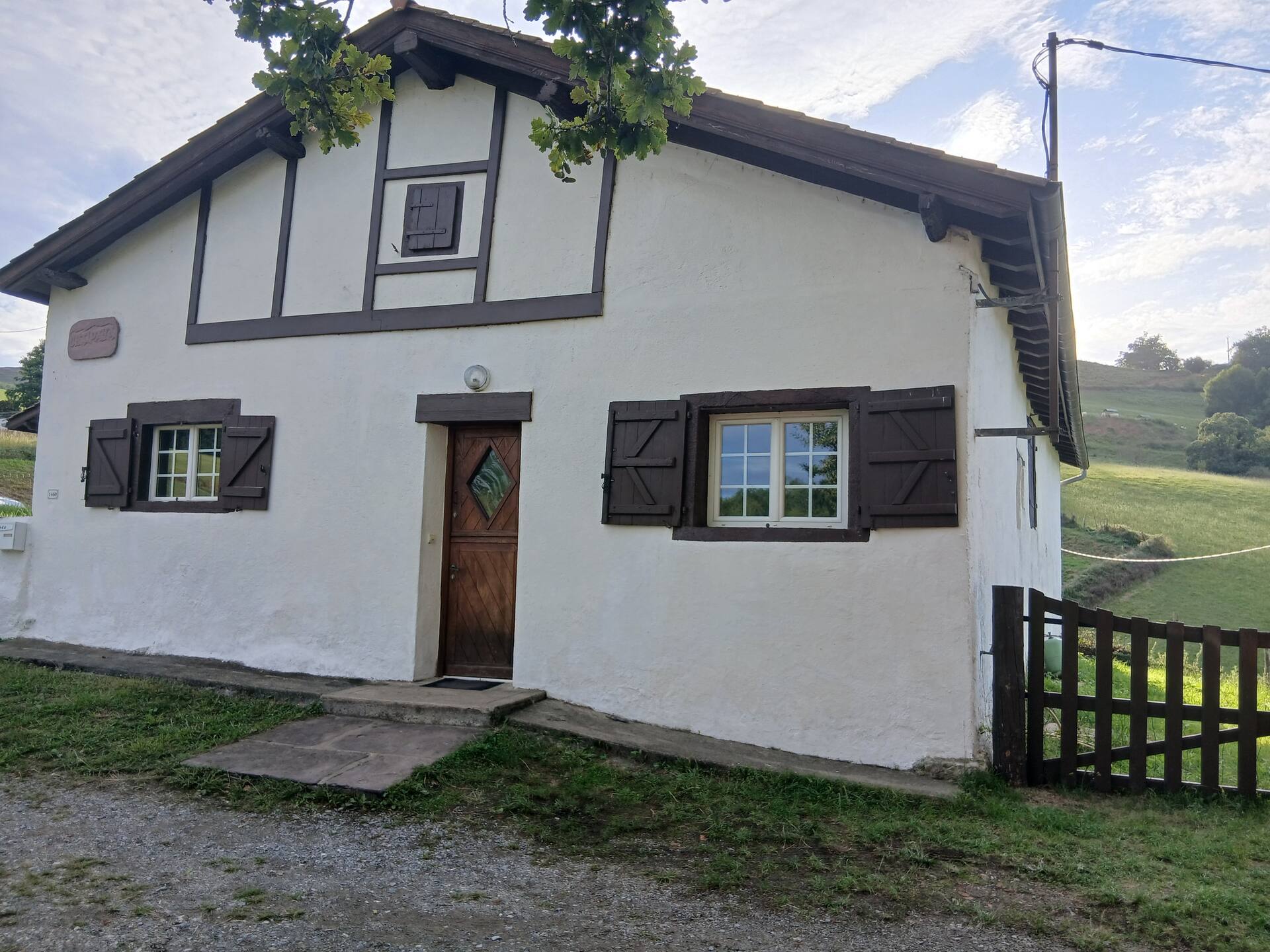 1460 chemin ezkanda 64220 uhart cize
