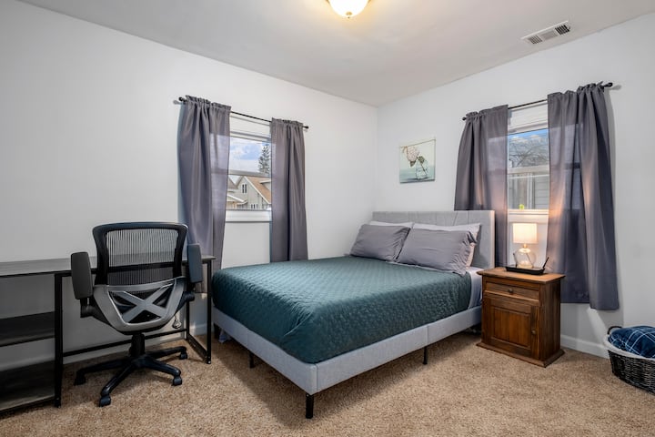 Спална соба 2 (полн кревет + работно биро)