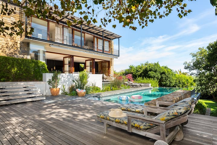 Villa Le Thallo – Sea. Sky. Secluded.