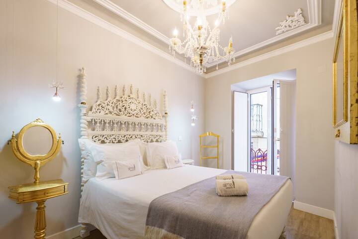 River view Portuguese Soul w/terrace Alfama 7p gallery image 5