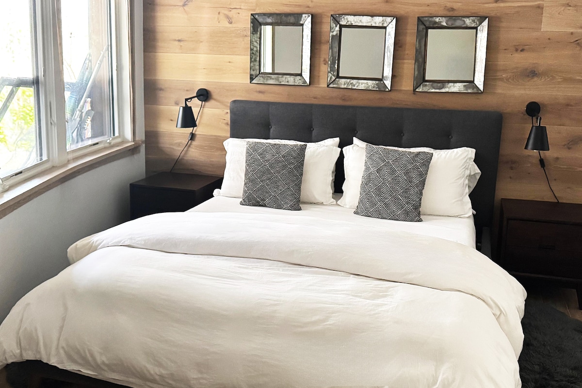 Cama king en la segunda habitación