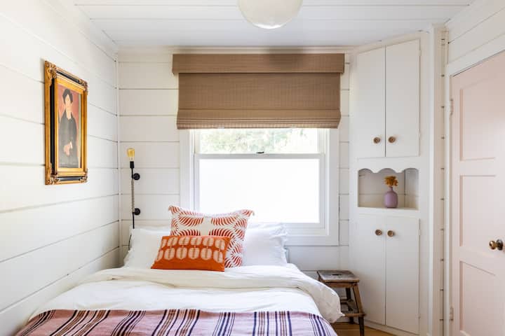 Queen bedroom with closet and full bathroom