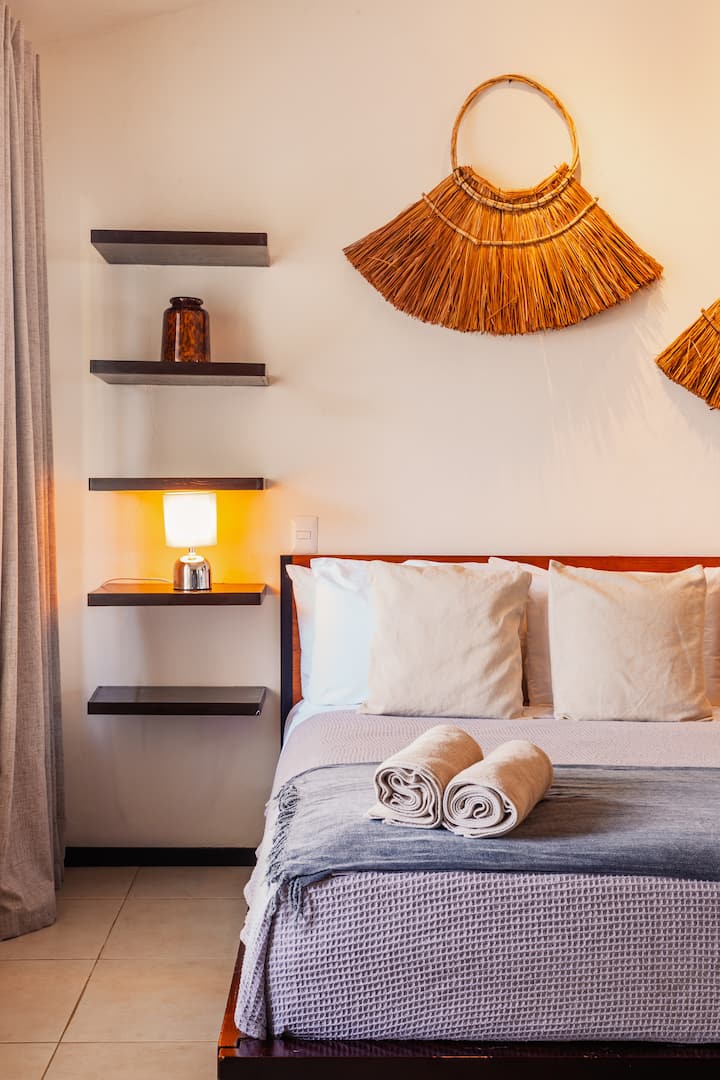 主卧，海滨，带独立露台。