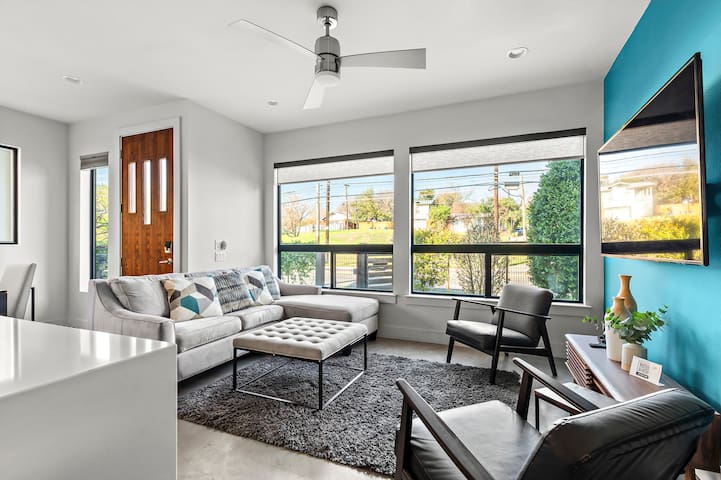 East Austin oasis: perfect bachelor gathering spot gallery image 4