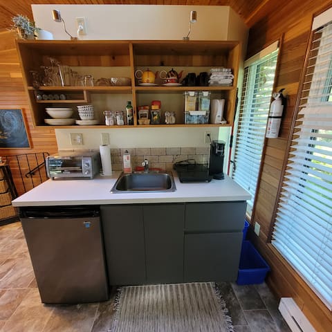 Popular Airbnb listing: Cozy Studio Suite in North Langley in Langley Township