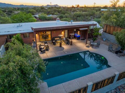 Contemporary Resort w/ Heated Pool+Sports Court