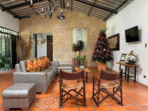 Top Airbnb: Private property with pool, 5 minutes from Termales. in Rivera