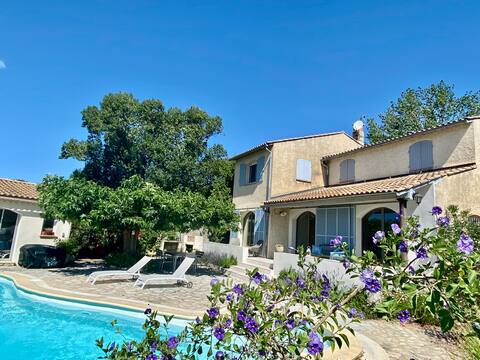 Lovely Luxury house with pool in a wine village.