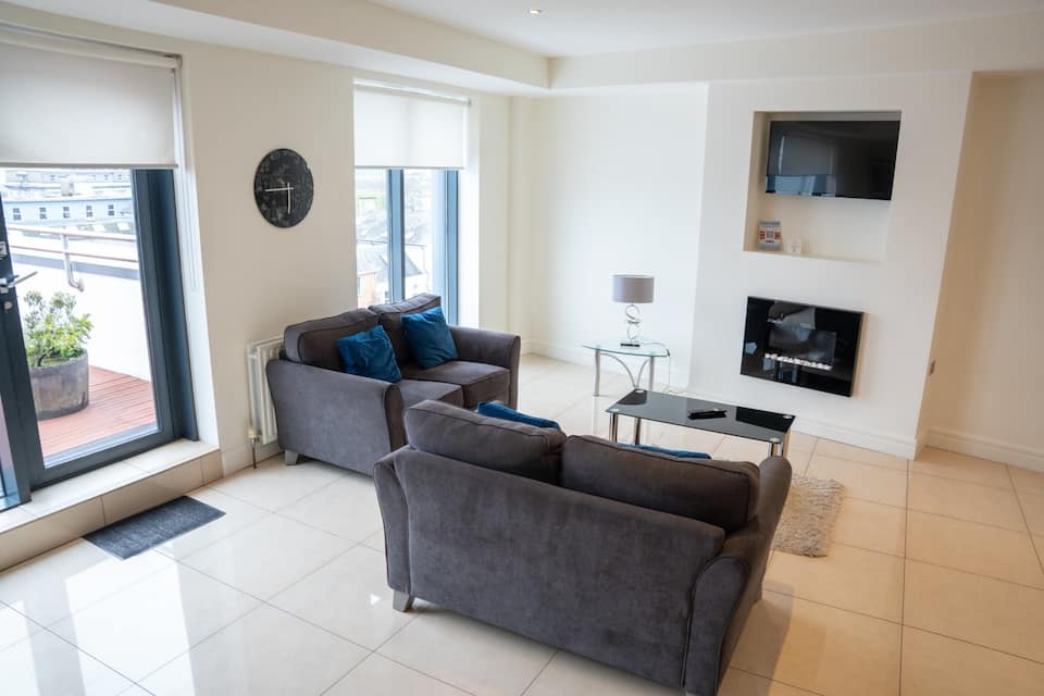 One Bedroom CityPoint Apartment — photo 1