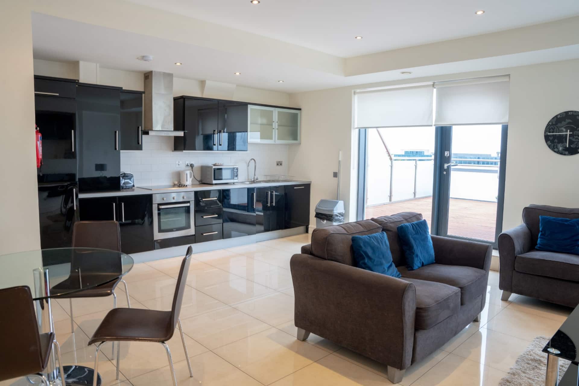 One Bedroom CityPoint Apartment — photo 5