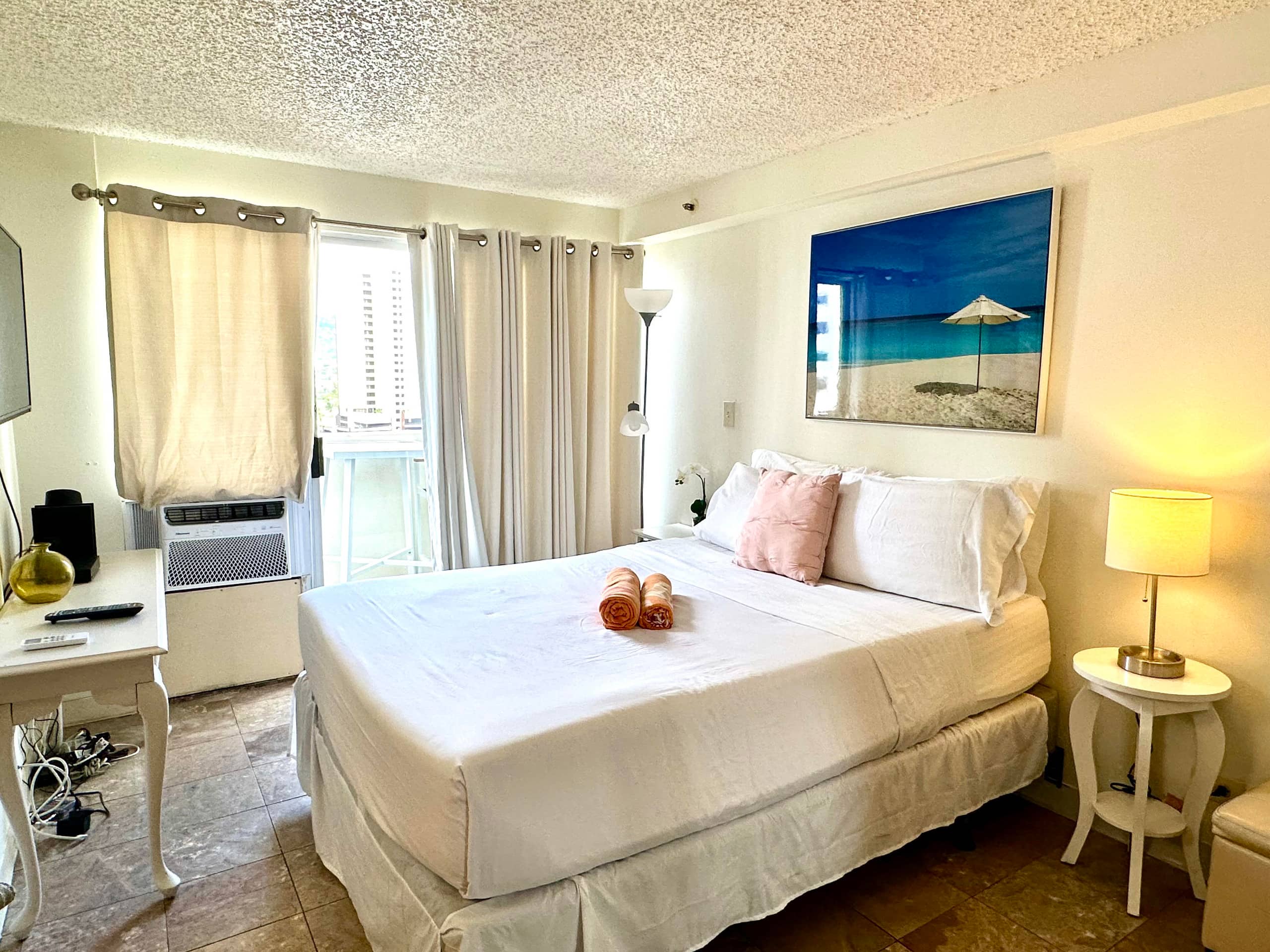 Condo in Honolulu · ★4.66 · Studio · 1 bed · 1 shared bath - Image 3