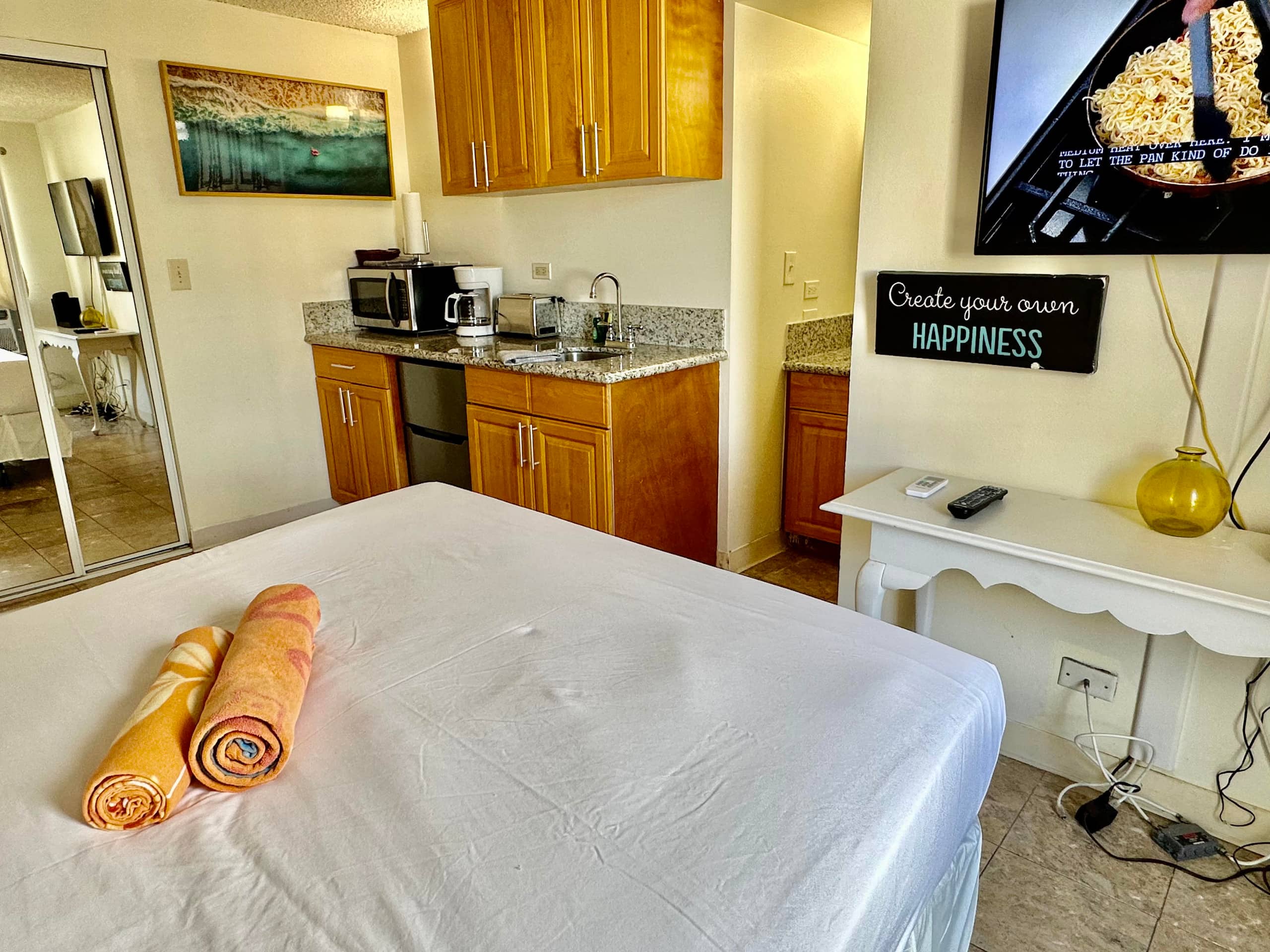 Condo in Honolulu · ★4.66 · Studio · 1 bed · 1 shared bath - Image 1